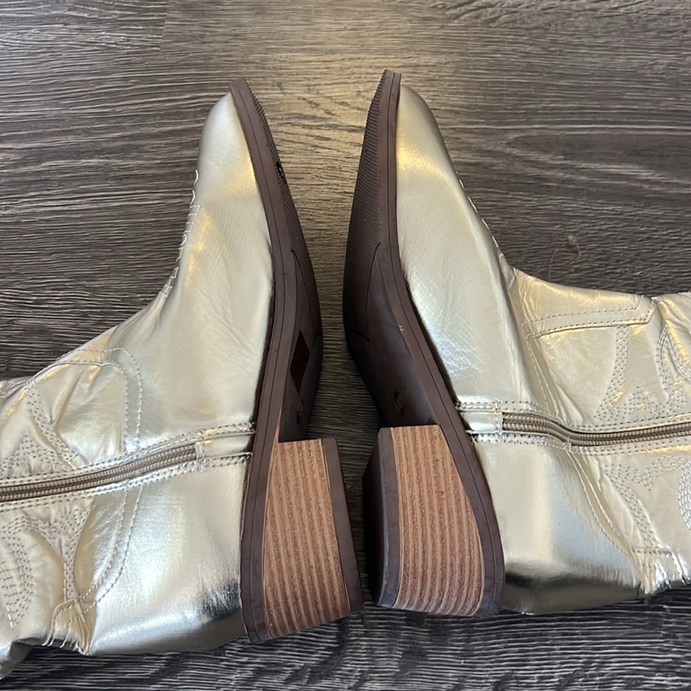 Metallic Gold Western Cowboy Boots - Picture 4 of 8